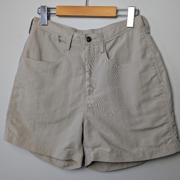 THE NORTH FACE Women short beige color size 10 (made small) 100% Nylon - Picture 1 of 9